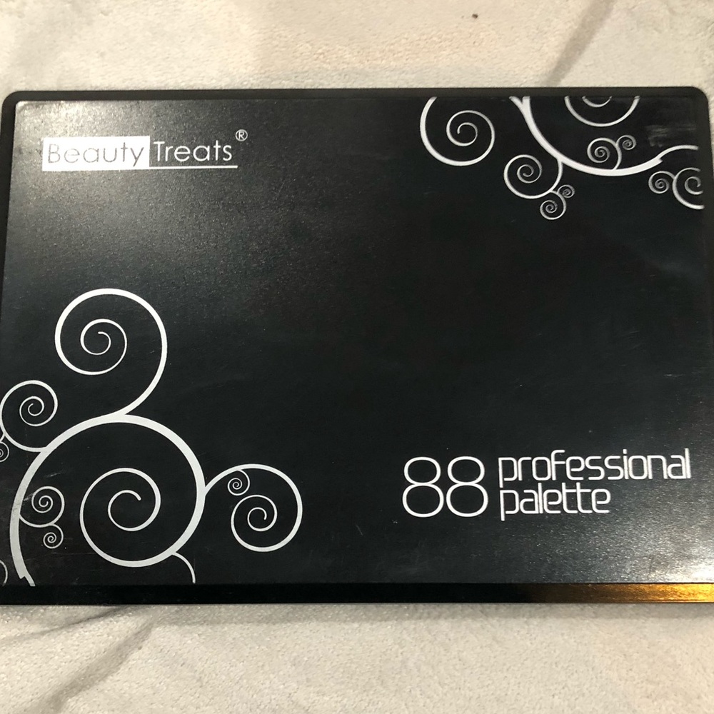Beauty treats 88 professional palette eyeshadows - Picture 2 of 5